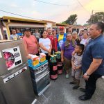 Alcalde apoya a familia afectada por incendio en La Cardenera